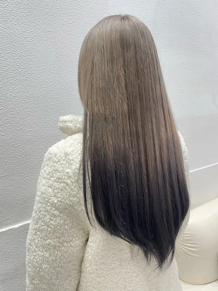 ロング カラー 黒髪 ブルーカラー ブルーブラック グラデーションカラー ハイトーンカラー ヘアカラー トリートメント CoCooN 店長 さのえみのヘアスタイル