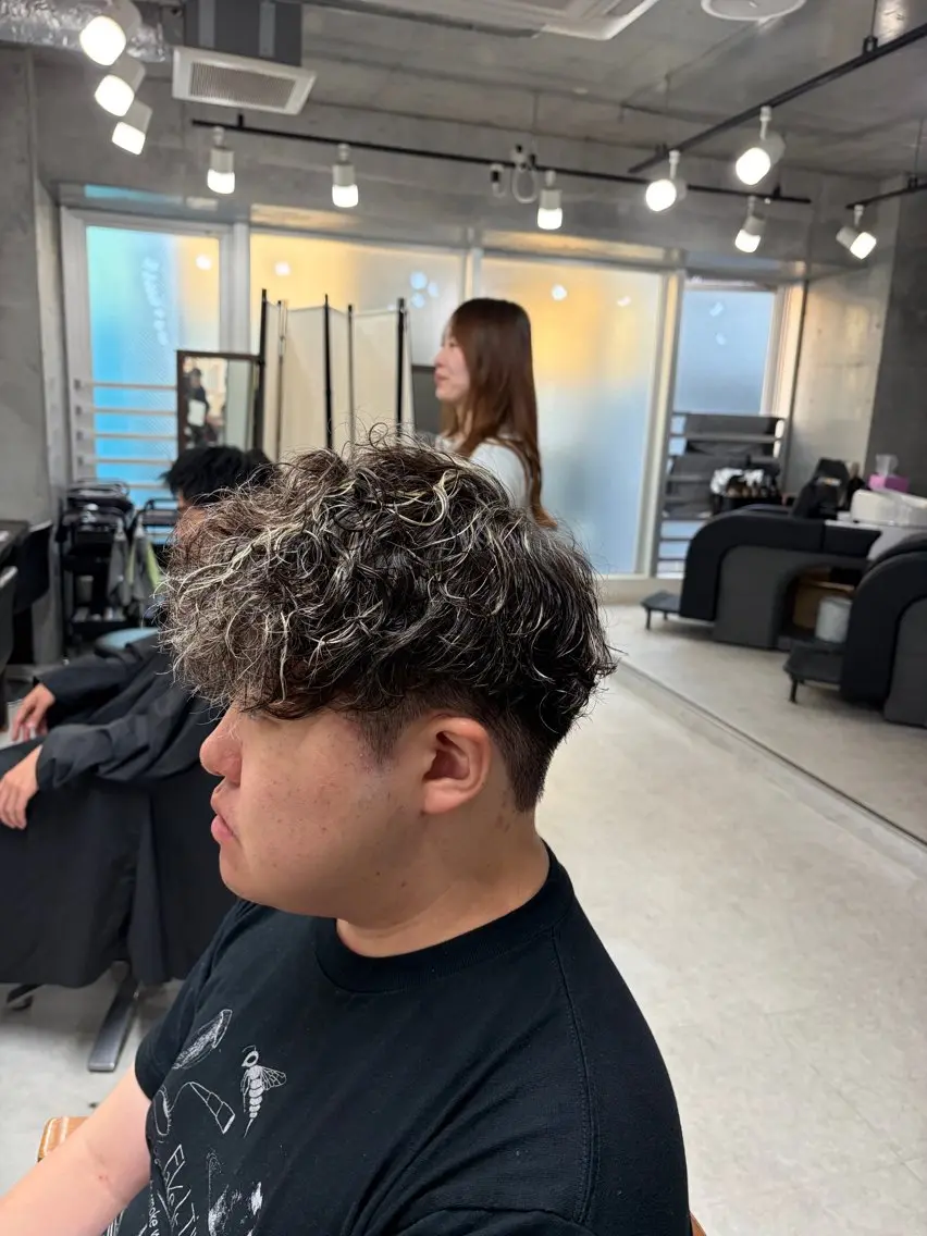 パーマ メンズ メンズハイライト スペインカール 海外風パーマ カラー特化園田　楓莉のヘアスタイル