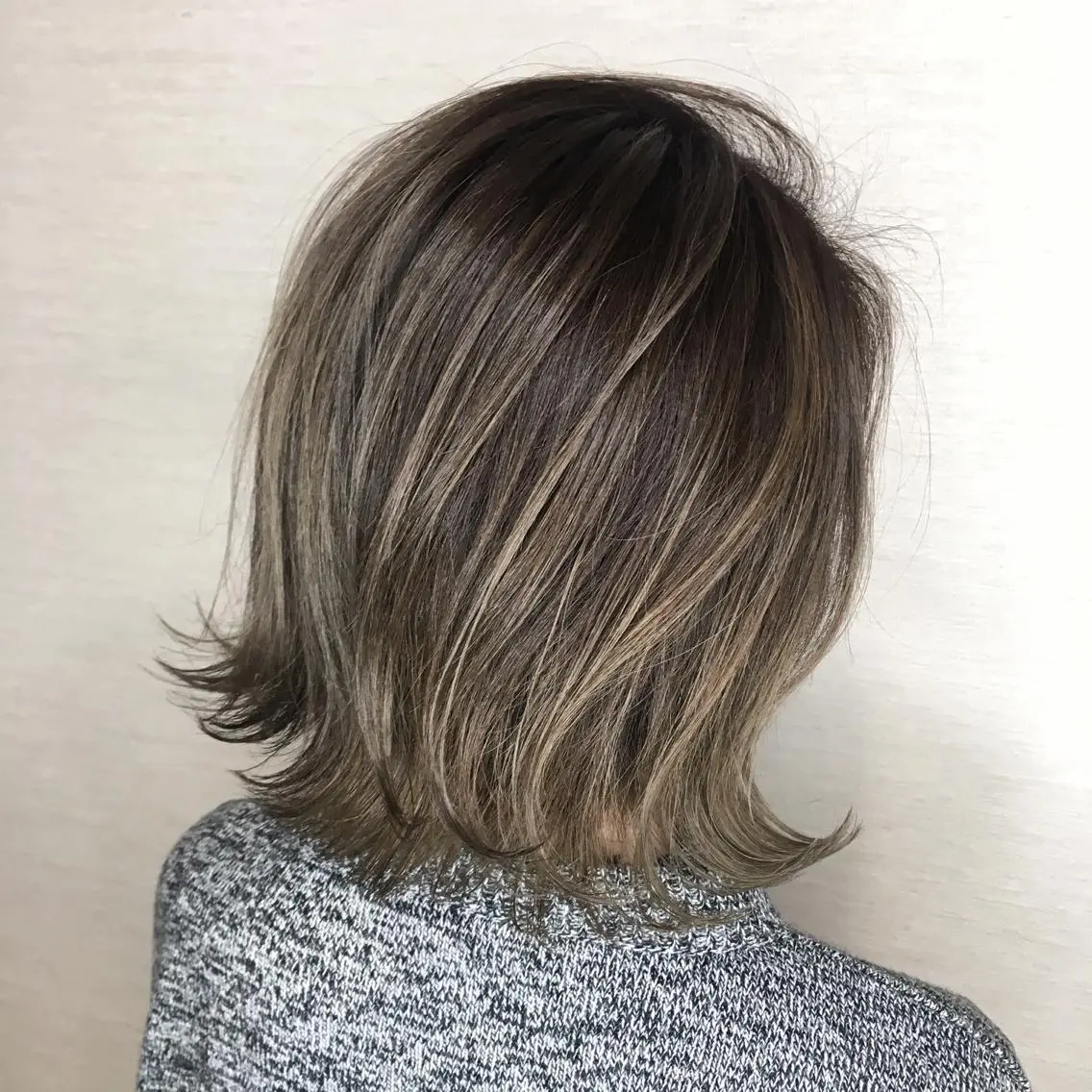 ミディアム ハイライト ブリーチカラー💛 石川慧南のヘアスタイル
