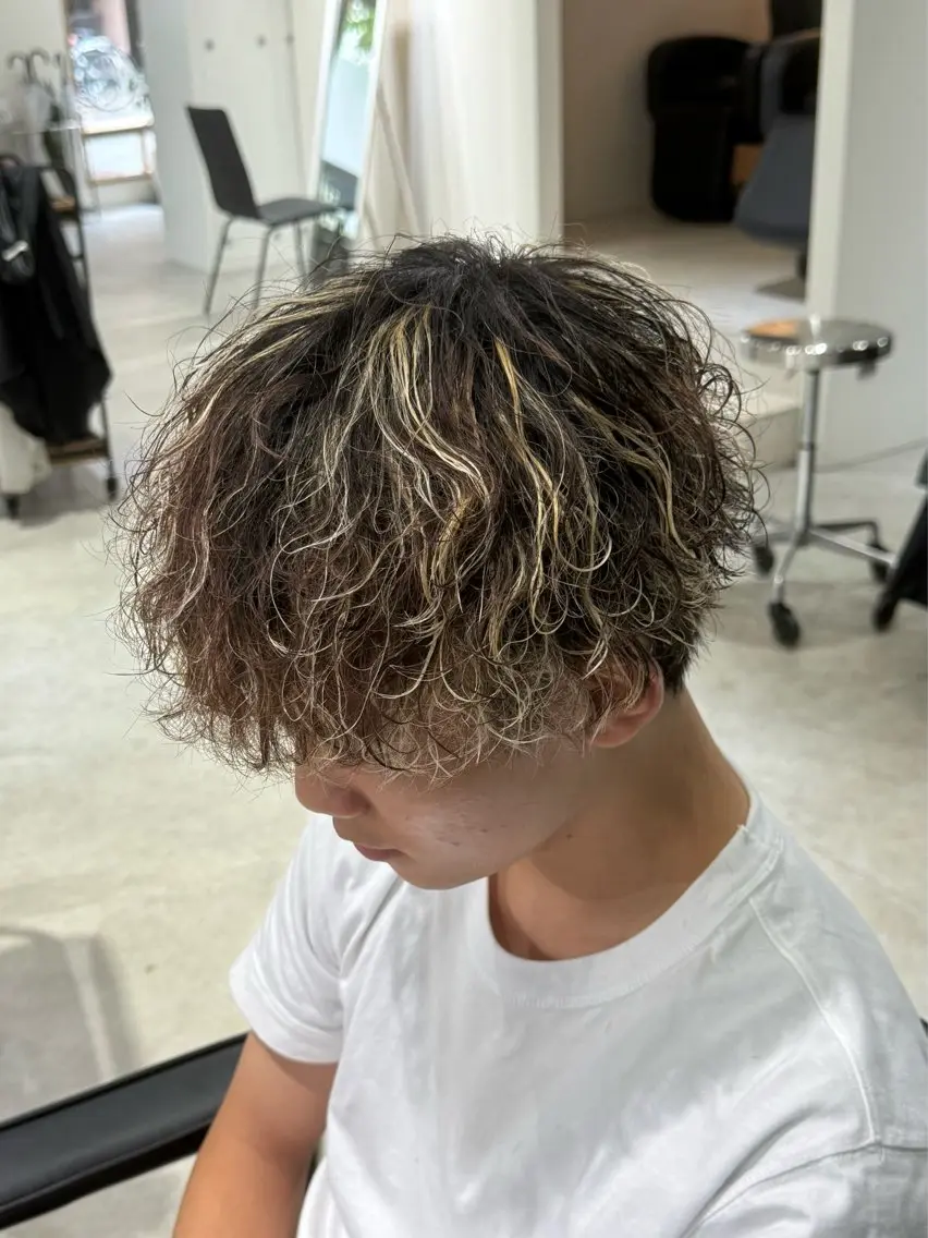 メンズ メンズメッシュ メンズパーマ 波巻きパーマ カット 縮毛矯正 布施メンズ特化美容師 秋山　涼のヘアスタイル