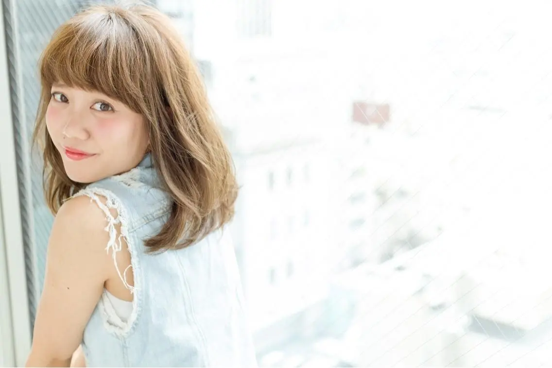 ミディアム おしゃれ染めで白髪を 染める/山口玲緒奈のヘアスタイル