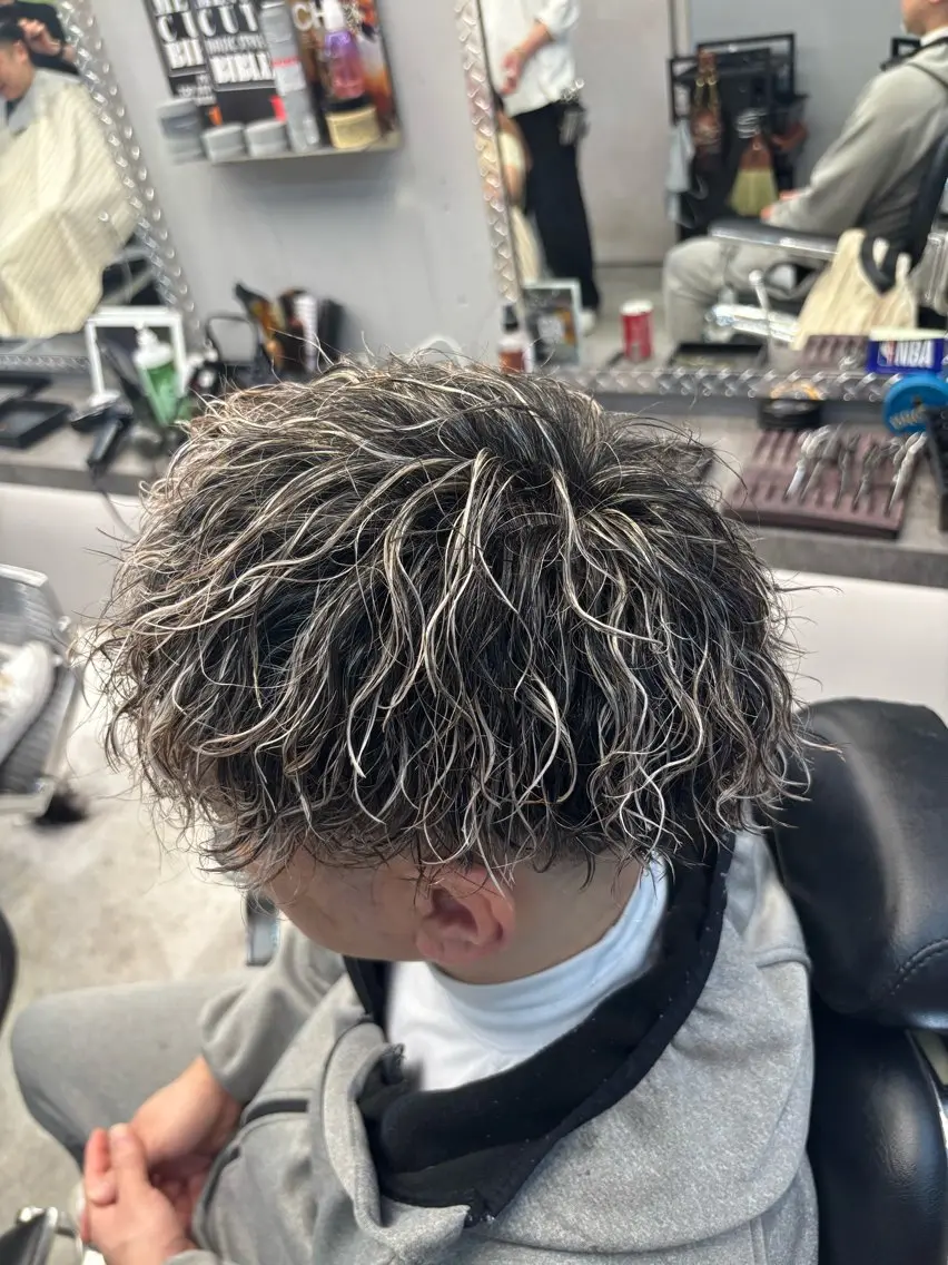 ショート カラー パーマ メンズ特化サロン 高山佑真のヘアスタイル