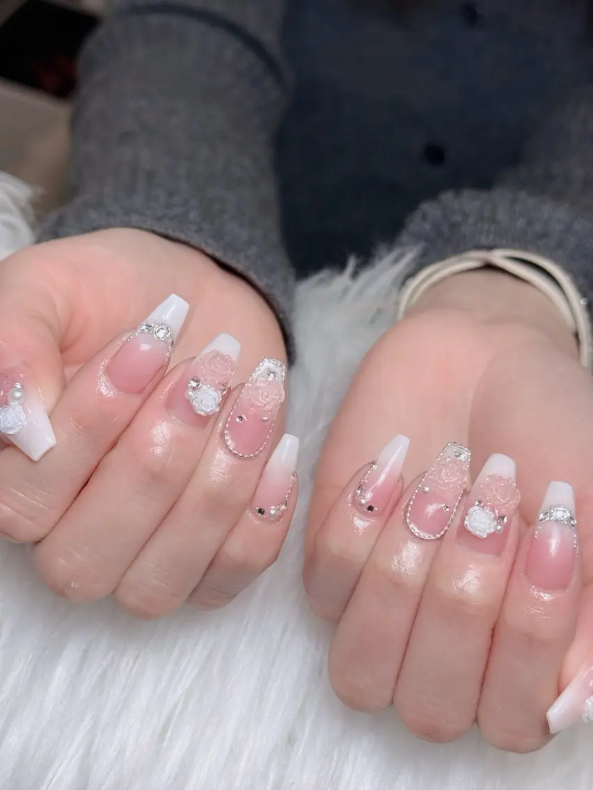 ネイル オーロラネイル チークネイル 長さ出し フレンチネイル ハロウィン Lumi Shinokuboのネイルデザイン