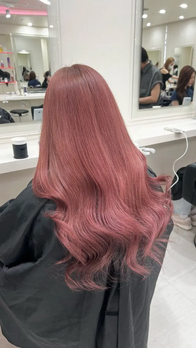 ロング カラー ヘアアレンジ ヘアカラー 韓国レイヤー&ピンク 艶髪🩶maikoのヘアスタイル