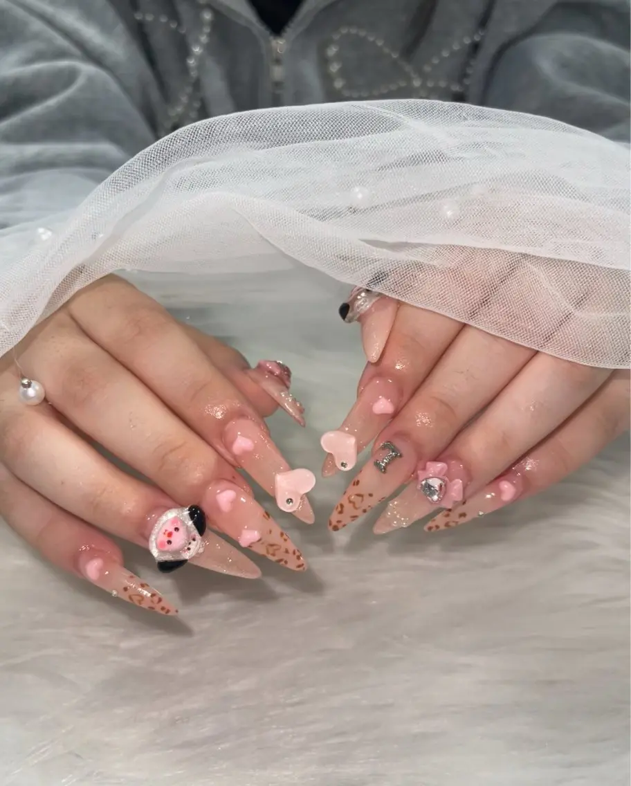 ネイル オーロラネイル クリアネイル フラッシュネイル ジェルネイル グラデーション ハンドネイル ZUZU AMEE NAILのネイルデザイン