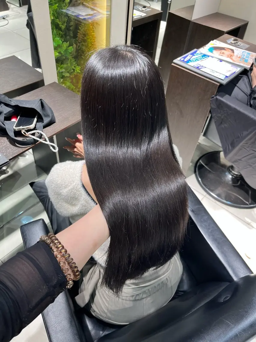 ロング ヘアカラー 𝒔𝒂𝒚𝒂🫧 赤みレス透け感カラーのヘアスタイル