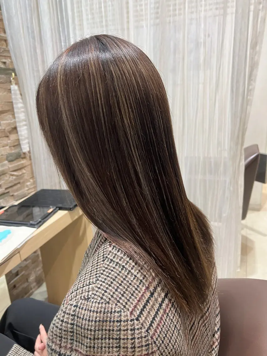 セミロング カラー 透明感カラー くせ毛 髪質改善 縮毛矯正 トリートメント 頓所 大昂のヘアスタイル