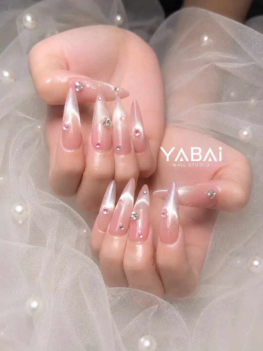 ネイル キラキラネイル ロングネイル マグネットネイル ピンク シルバー YABAI NailStudioのネイルデザイン