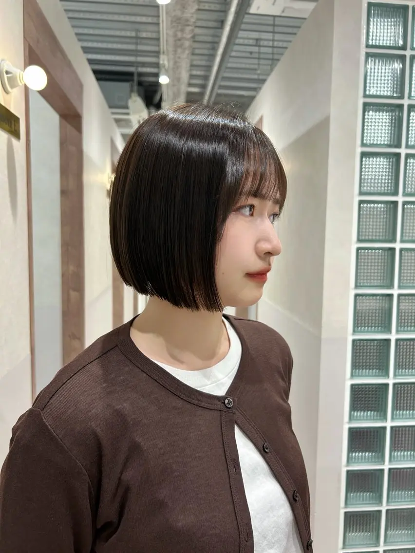 ショート ボブ カット SALOWIN栄 三丁目 木戸里実のヘアスタイル