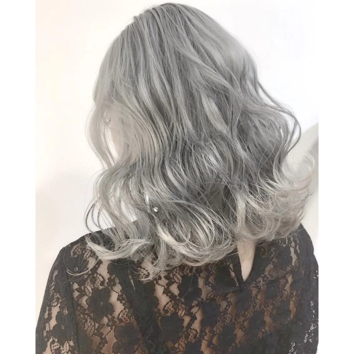 セミロング カラー ヘアアレンジ アッシュ ヘアカラー シアーベージュニスト 🥣大石亜里紗のヘアスタイル