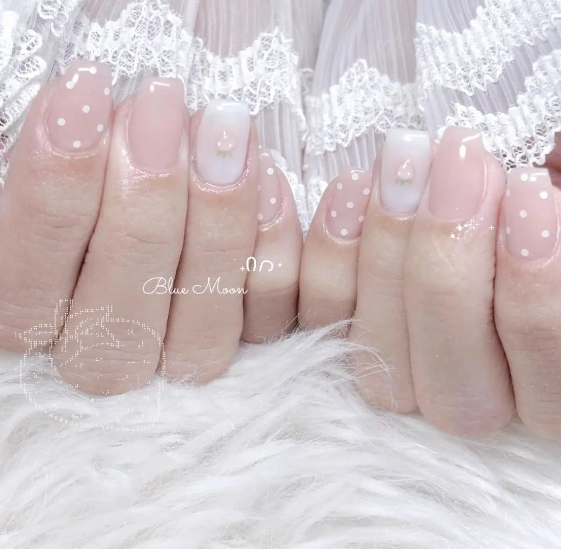 ネイル アートネイル ホログラムネイル ハンドネイル フットネイル ハンドケア nail salon Blue Moonのネイルデザイン