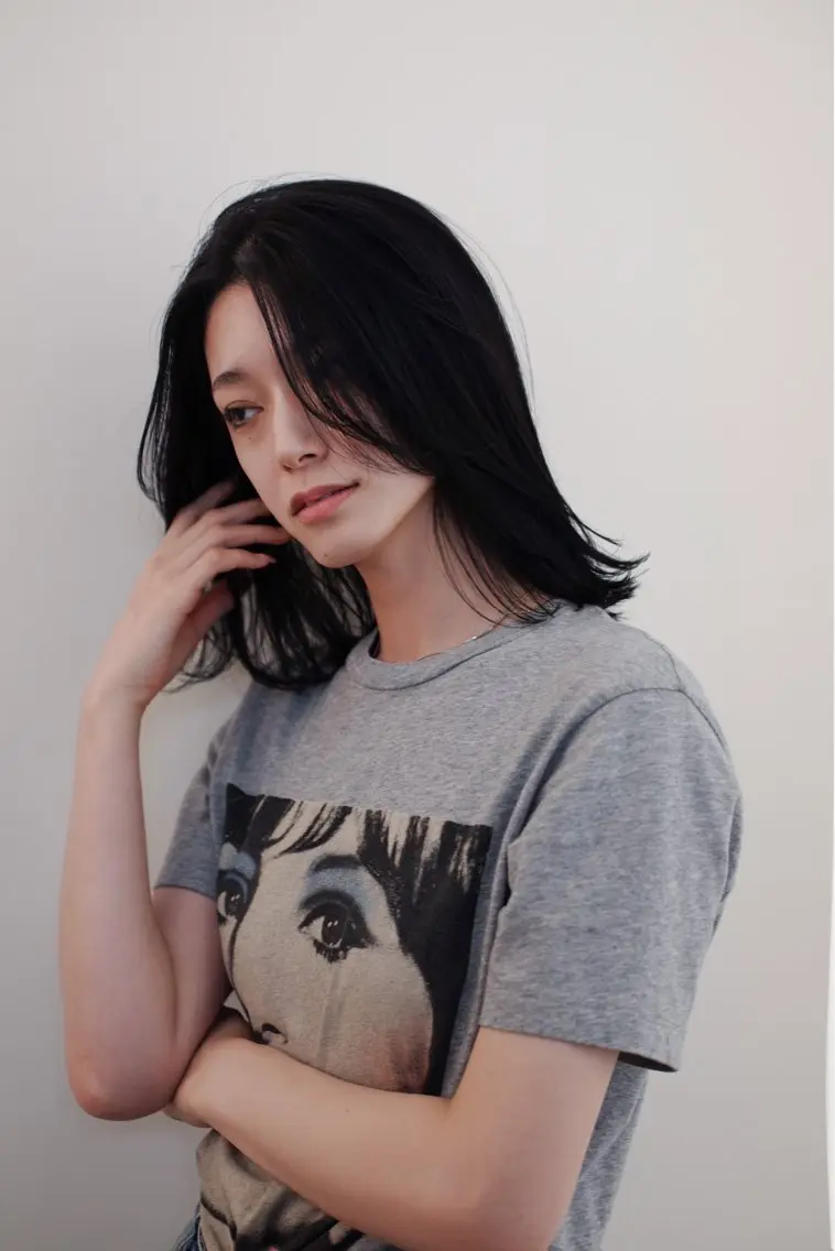 ミディアム カラー パーマ 顔まわりレイヤー レイヤーカット 大石 沙季のヘアスタイル