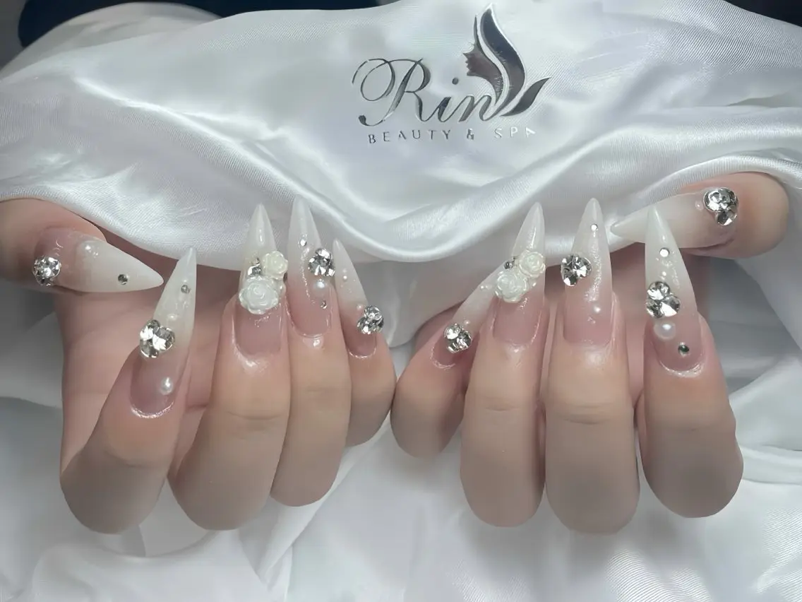 ネイル アニマル柄 ボルドー ブラウン チークネイル フレンチネイル Rin Nail 新大久保店のネイルデザイン