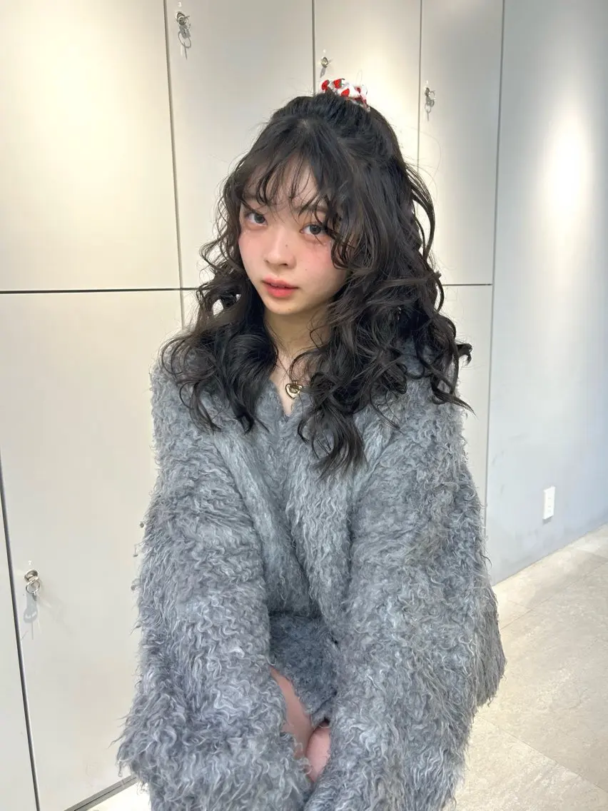 ロング カラー ヘアアレンジ ハーフアップ 黒髪 デート ヘアセット ユナ ボブカット /ベージュのヘアスタイル