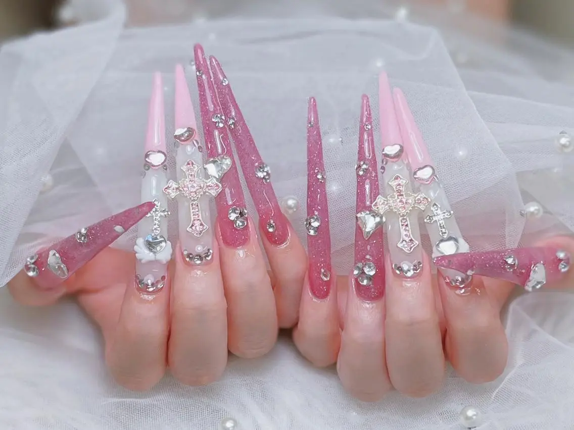 ネイル 💕リリ 長持ち得意🩷のネイルデザイン