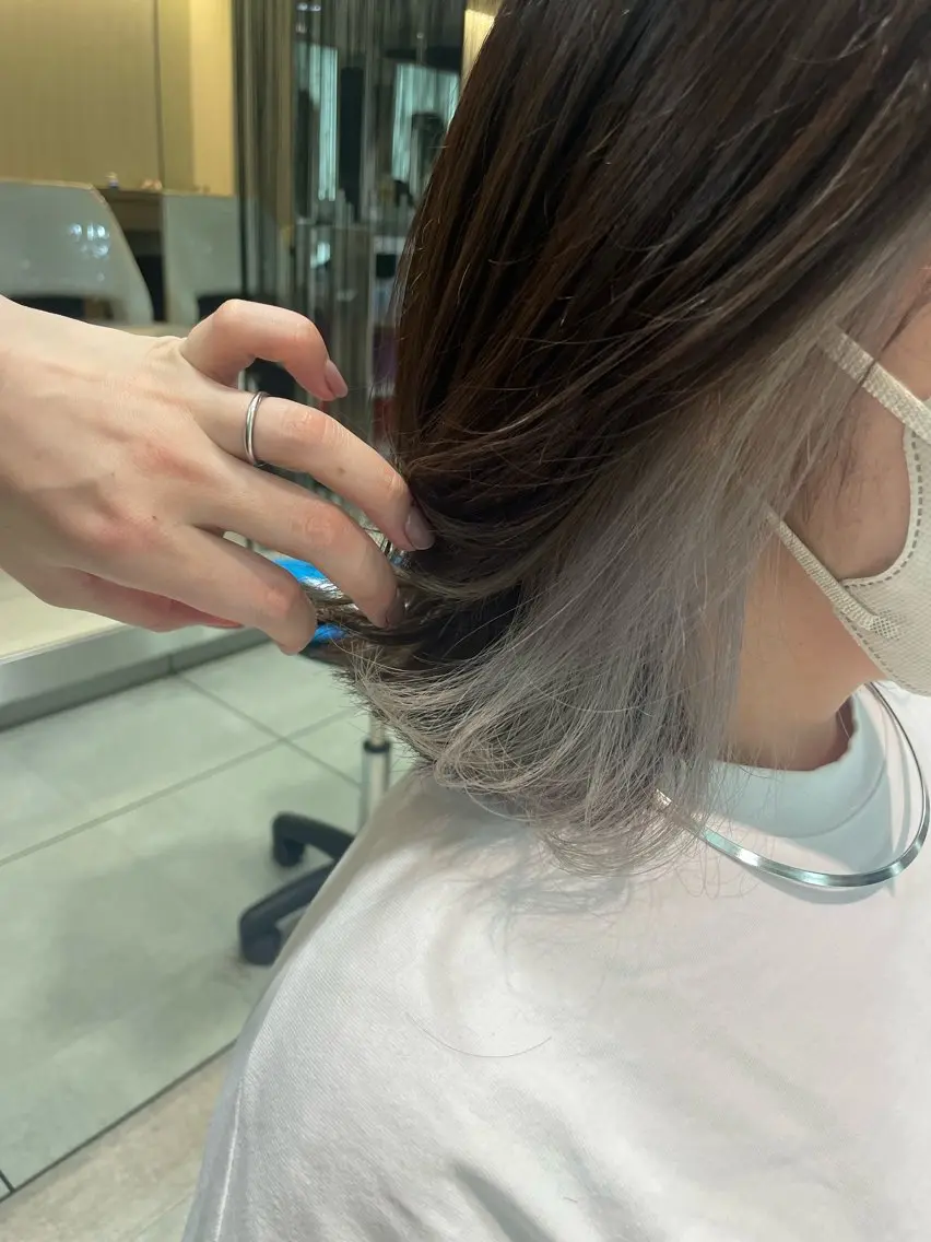 ミディアム カラー ブリーチ イヤリングカラー ヘアカラー トリートメント 松佐 ゆかりのヘアスタイル