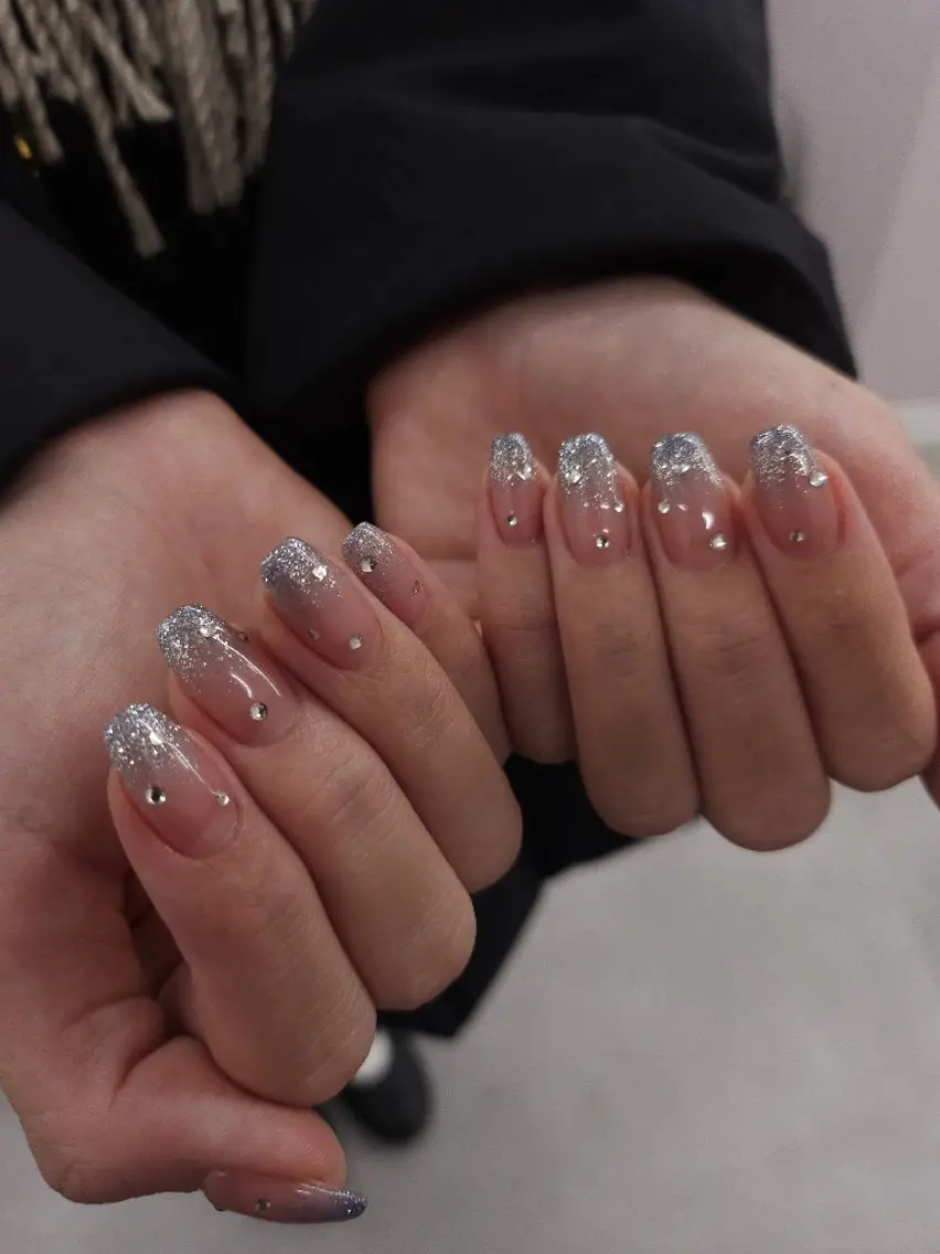 ネイル フラッシュネイル ジェルネイル グラデーション パラジェル 冬ネイル ハンドネイル puku nail 🌼kazu🌼のネイルデザイン