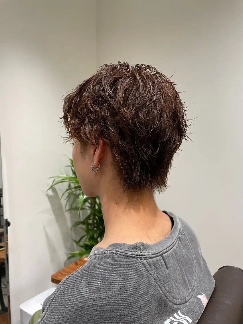 ショート パーマ メンズ メンズパーマ ツーブロック 刈り上げ ヘアセット メンズカット MIWAの眉毛・アイブロウイメージ