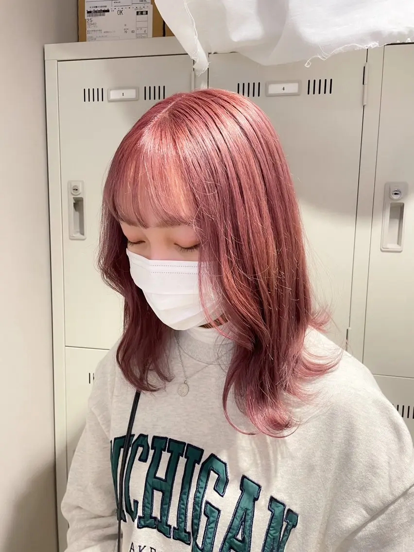 ミディアム カラー ベージュカラー ピンクカラー ピンクベージュ 抜け感レイヤー︴ ニュアンスカラーのヘアスタイル