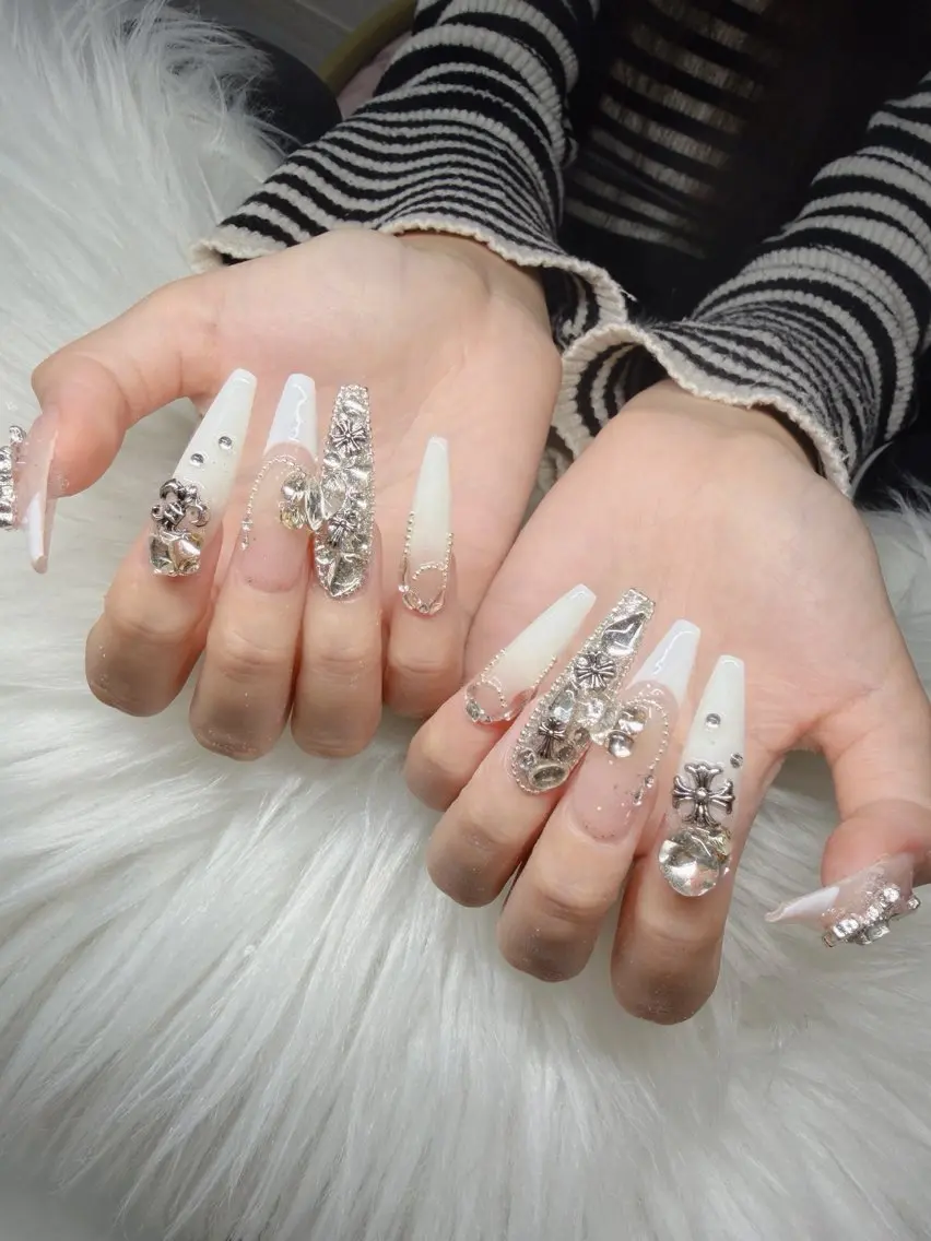 ネイル 長さ出し グラデーション 卒業式 キラキラネイル マグネットネイル Lee Nailsのネイルデザイン