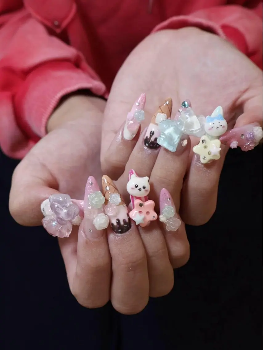 ネイル 長さ出し ガーリー キラキラネイル 韓国ネイル 水色 ハンドネイル ICE Nailsのネイルデザイン