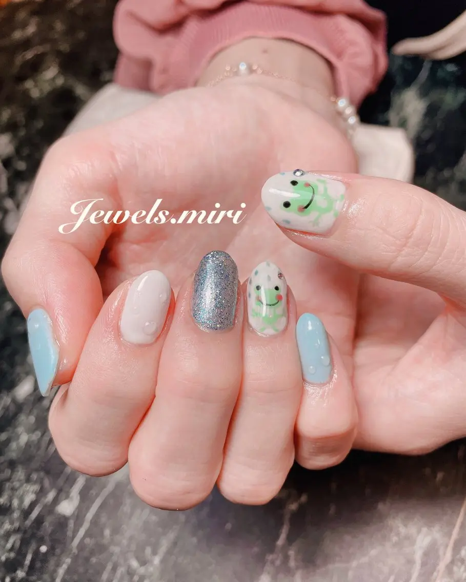 ネイル アートネイル ブルー ラメ(グリッター) ワンカラーネイル ホワイト ネイルサロン Jewels Mのネイルデザイン