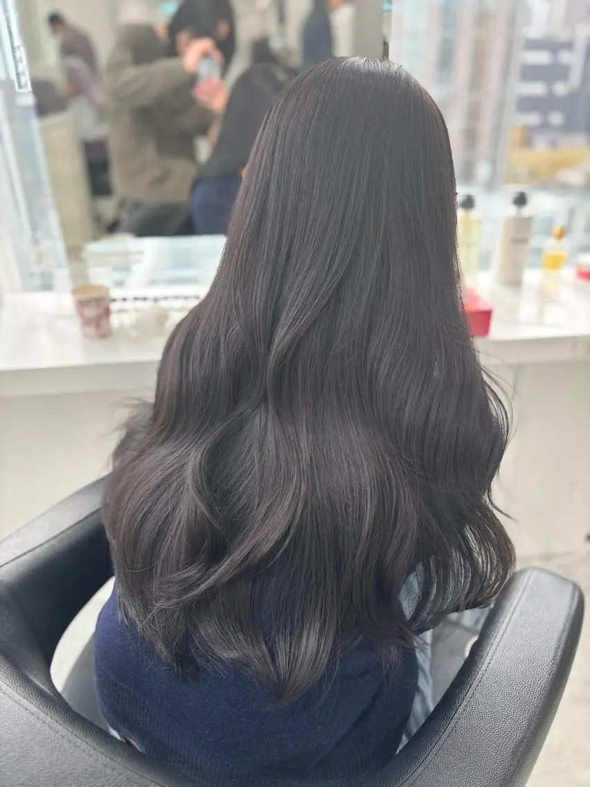 ロング カラー ヘアカラー トリートメント ヘッドスパ ヘアセット 流行りの透明感カラー ×縮毛矯正🤍ユウのヘアスタイル