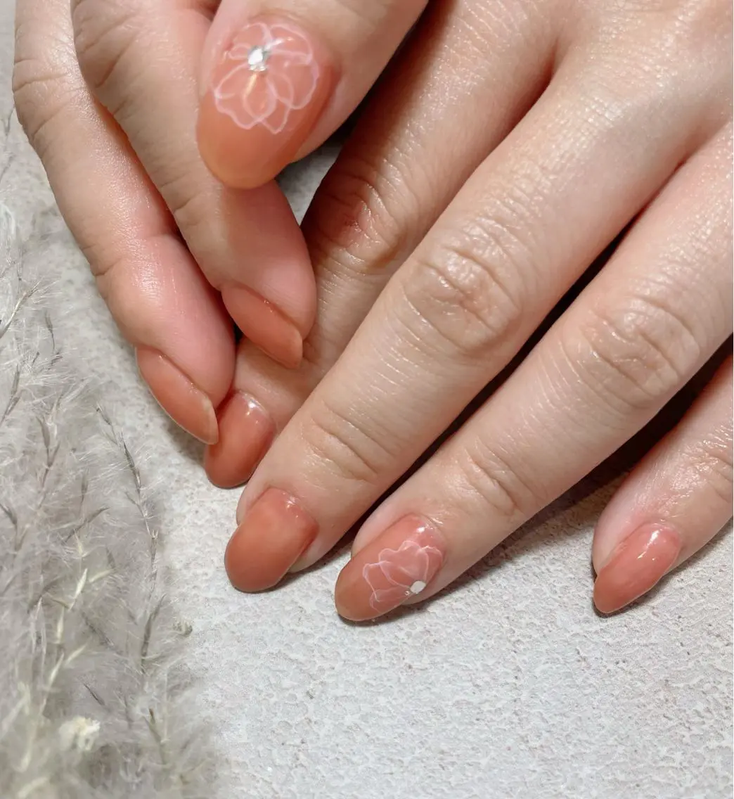 ネイル フラワーネイル ニュアンスネイル オフィスネイル シンプルネイル nailsalon SIMB.のネイルデザイン
