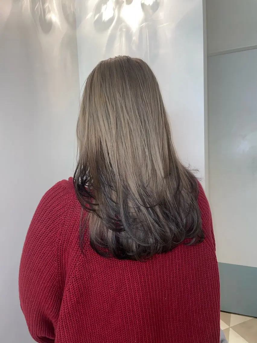ロング カラー デザインカラー ヘアカラー リカ/ハイトーン ・オリーブ🍀のヘアスタイル