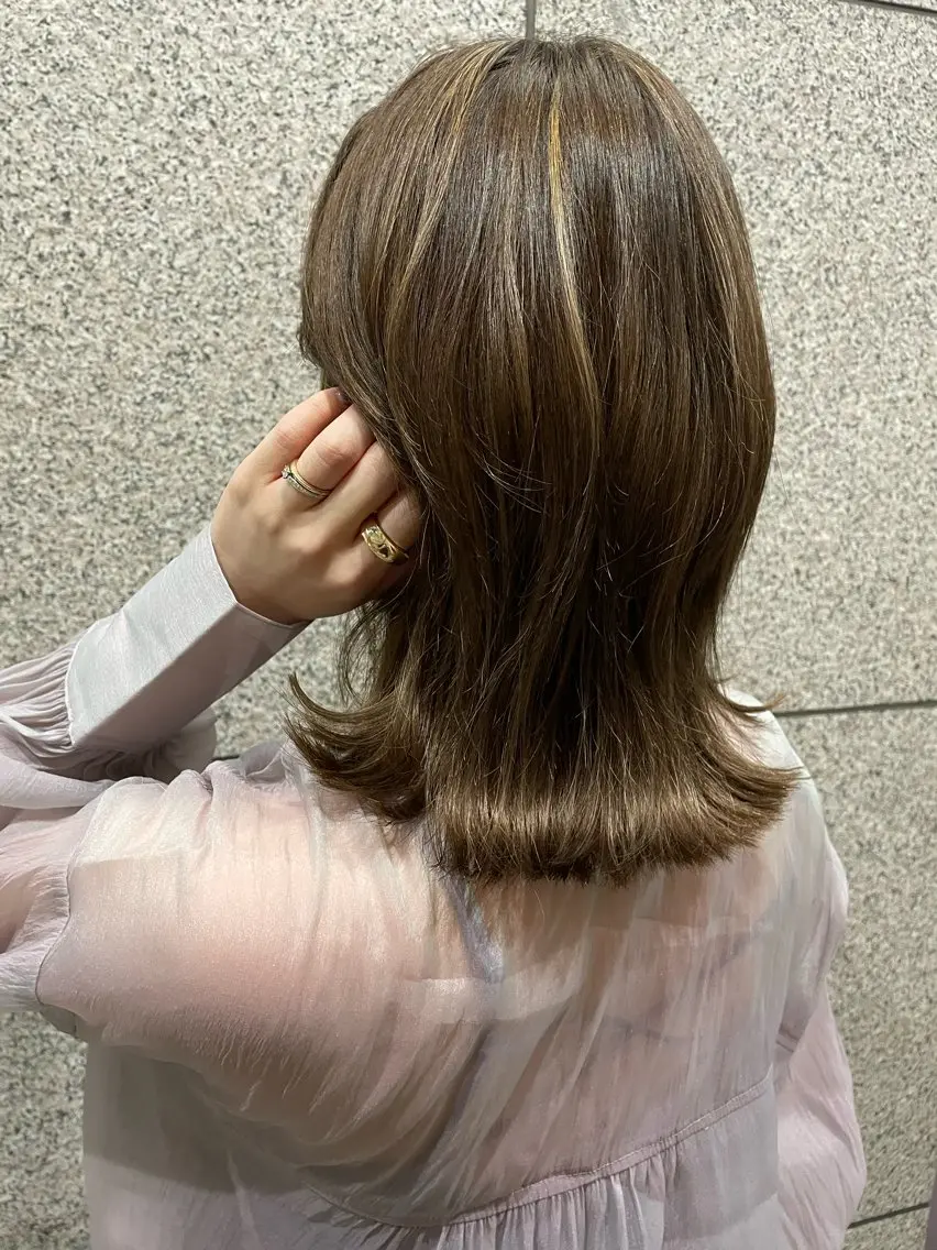 セミロング カラー ハイライトカラー ハイライト 渡邊 碧里のヘアスタイル