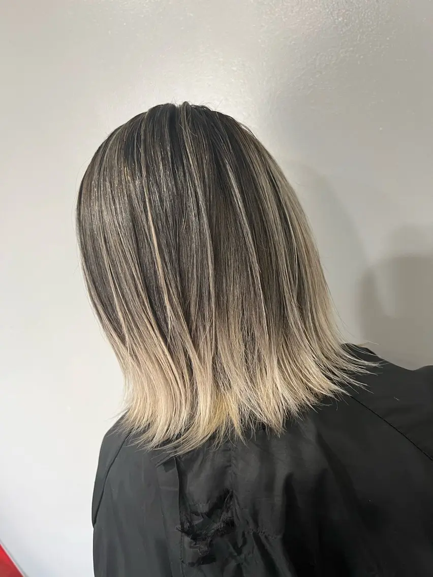 ショート カラー バレイヤージュ ベージュカラー ホワイトベージュ レイヤーカット 寺嶋 貴大のヘアスタイル
