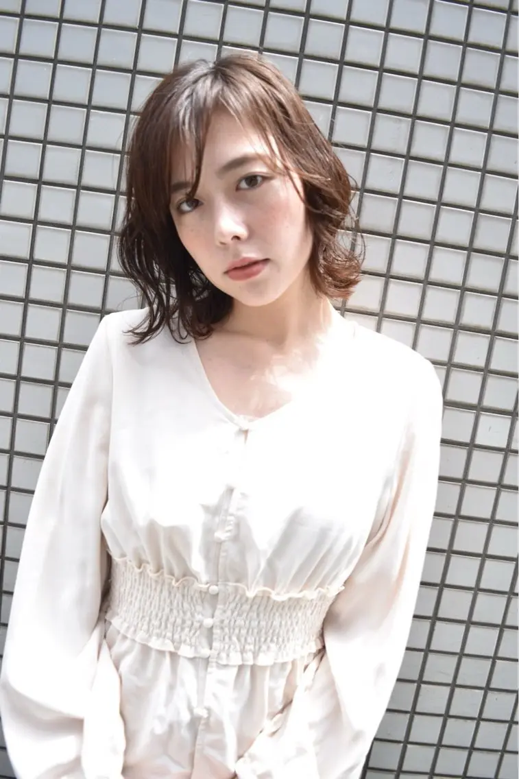 ミディアム ヘアカラー 伊東 彩花のヘアスタイル