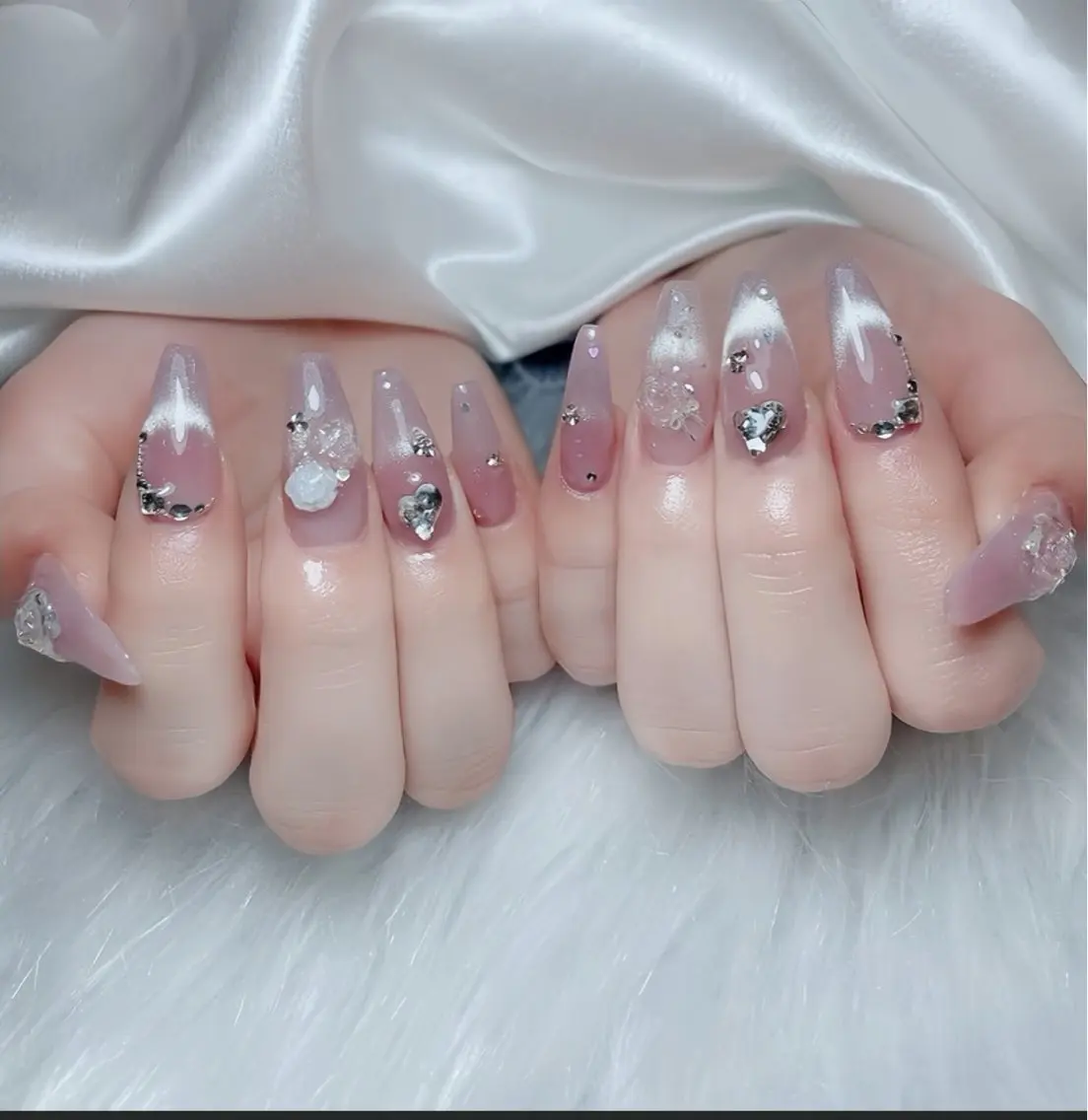 ネイル オーロラネイル チークネイル 桜ネイル クリアネイル ドット ハンドネイル Rin Nail 新大久保店のネイルデザイン