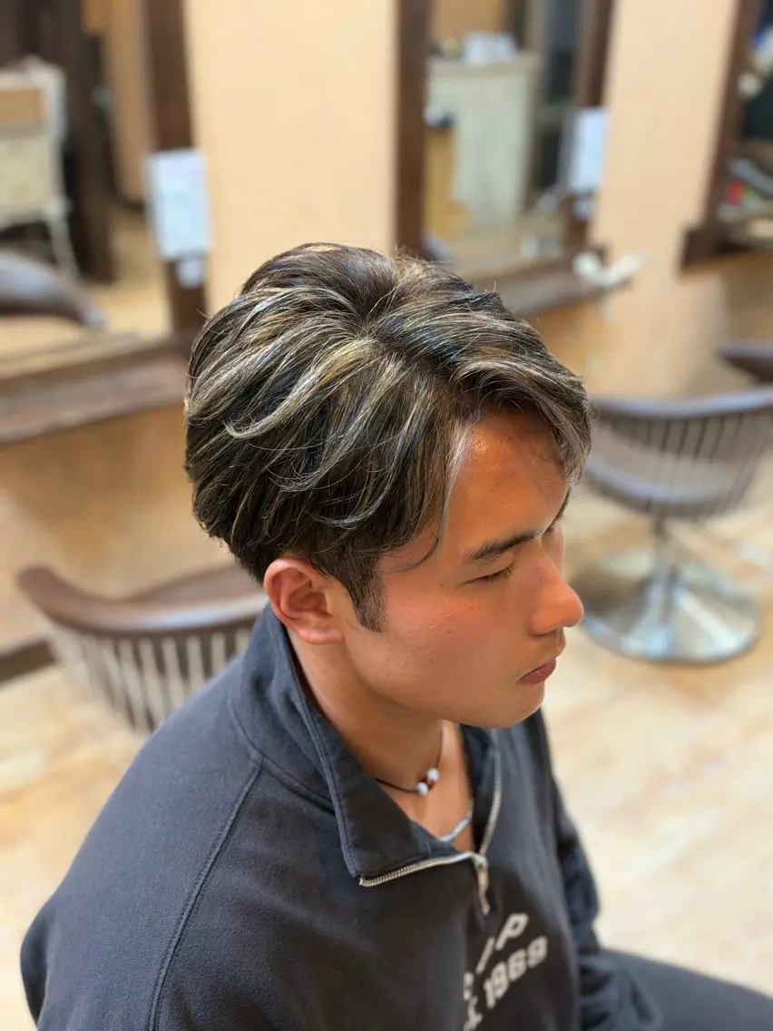ショート カラー メンズ メンズハイライト ハイライトカラー ハイライト ヘアカラー moremuu 舞桜🤍🫧のヘアスタイル