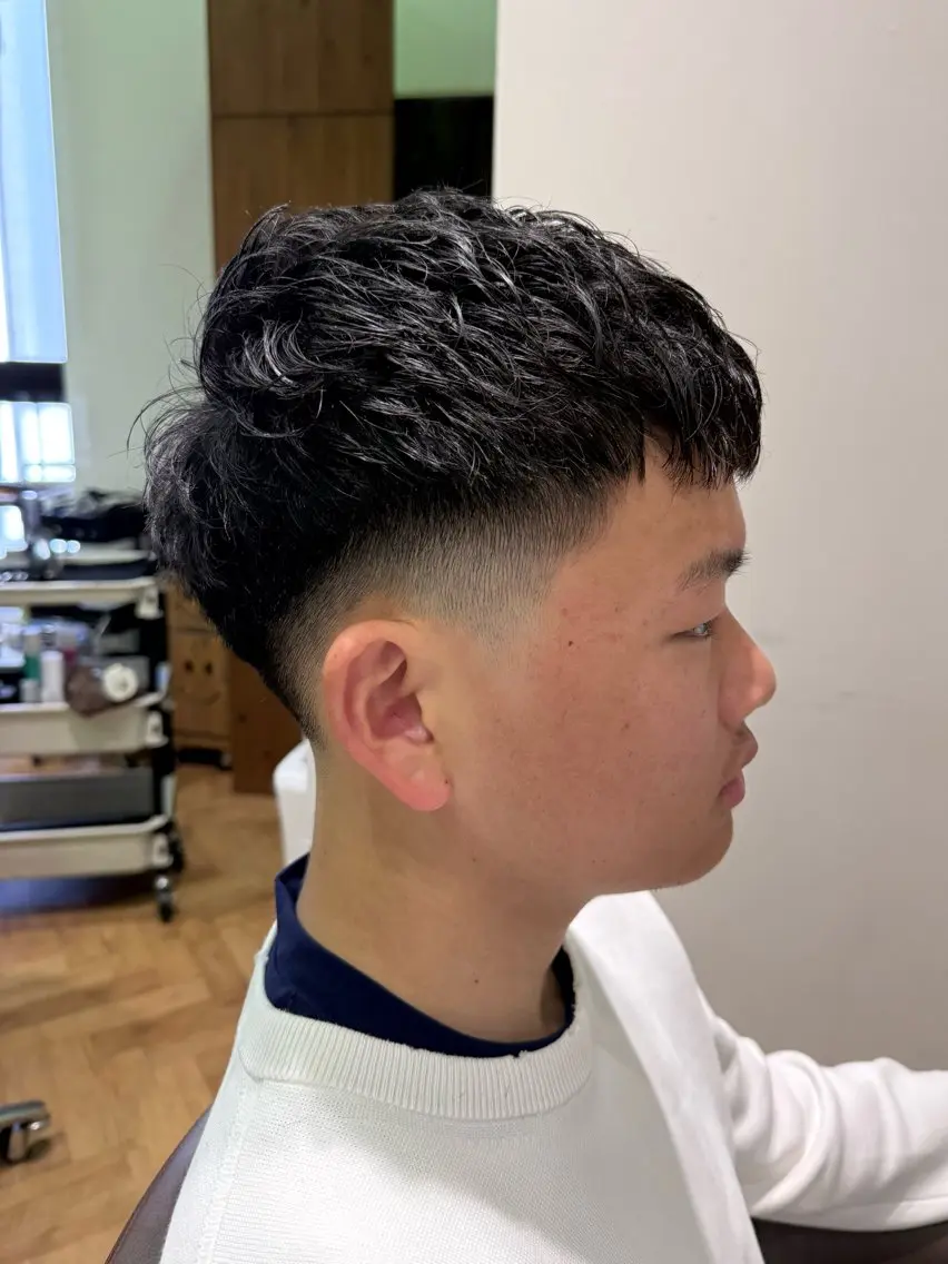 ショート メンズ フェードカット ショートヘア 溝口 槙里也のヘアスタイル