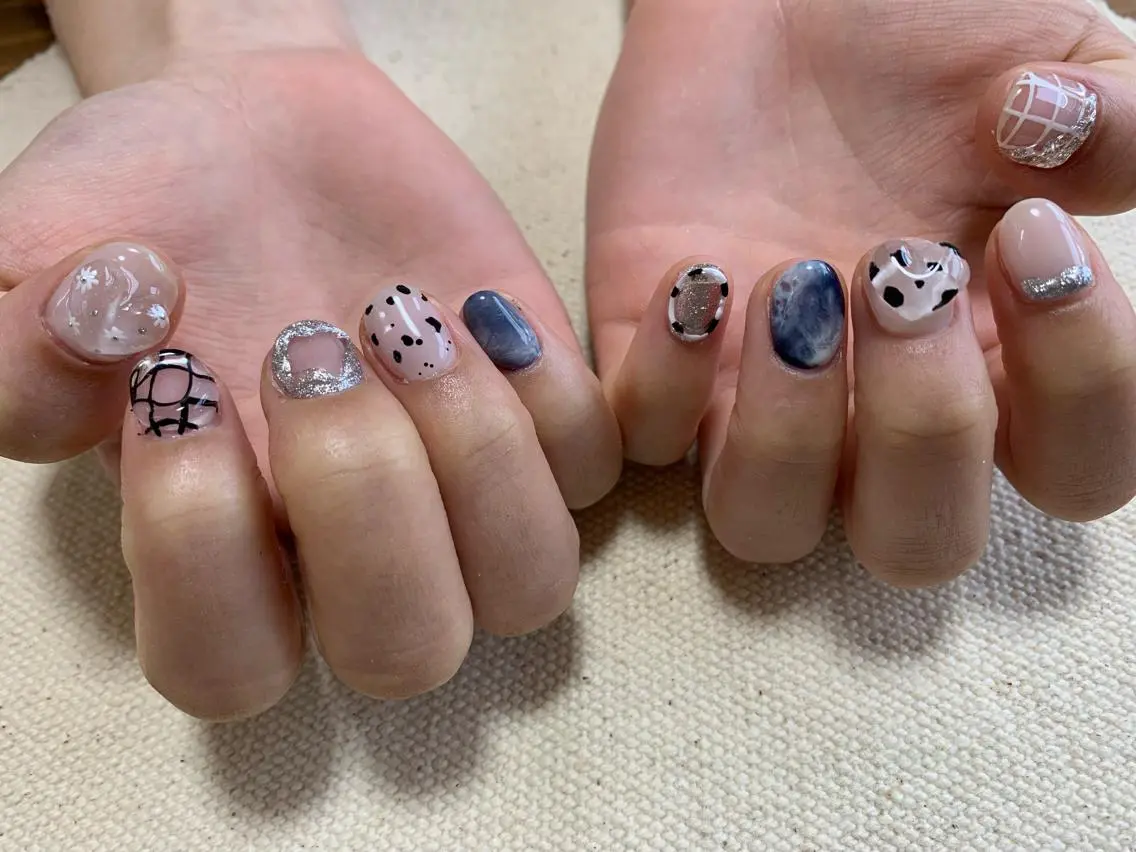 ネイル アートネイル ラメ(グリッター) 大理石ネイル(マーブル) ミラーネイル 冬ネイル ハンドネイル nail room カジカジのネイルデザイン