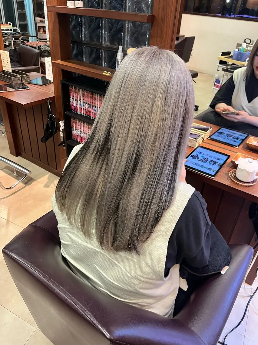 セミロング カラー ダブルカラー ハイライトカラー ハイライト カット ヘアカラー トリートメント カットが上手い 💇♂🌸サク🌸のヘアスタイル