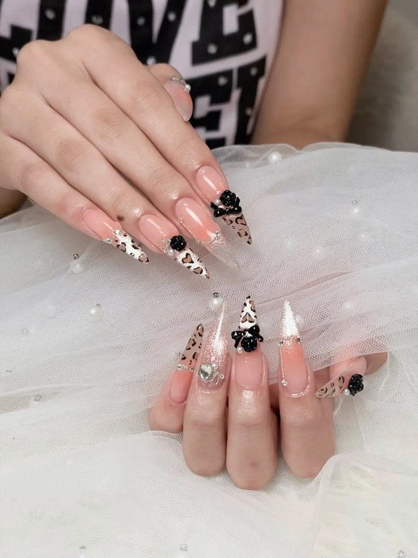 ネイル チークネイル ドット フレンチネイル グラデーション ハート ハンドネイル Julli NailStudioのネイルデザイン