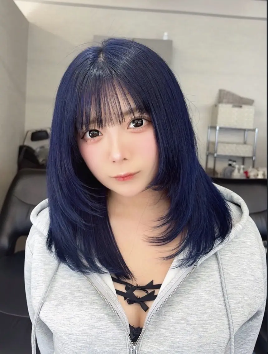 ミディアム 梅田🩵/透明感 花音のヘアスタイル