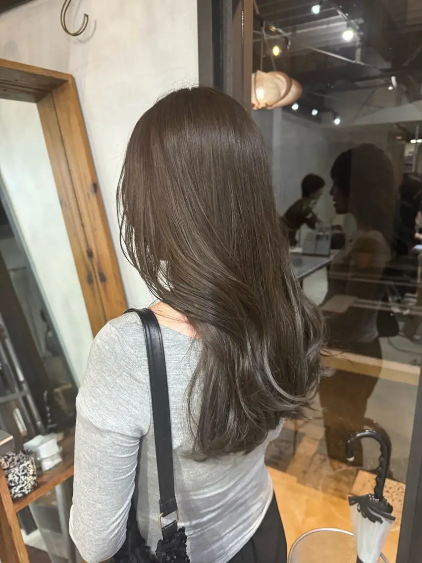 セミロング カラー 薮 夏帆のヘアスタイル