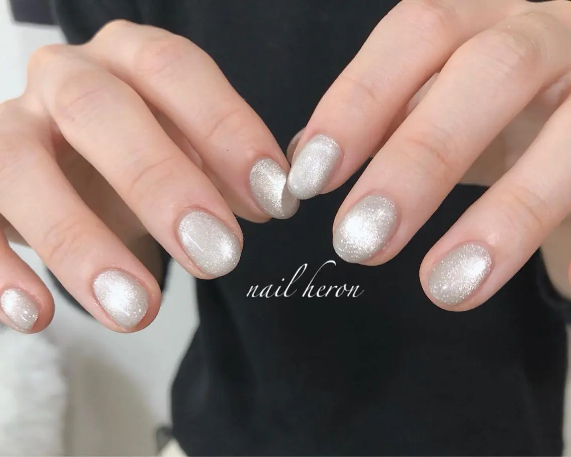 ネイル マグネットネイル ホワイト ハンドネイル saki_ nail heronのネイルデザイン