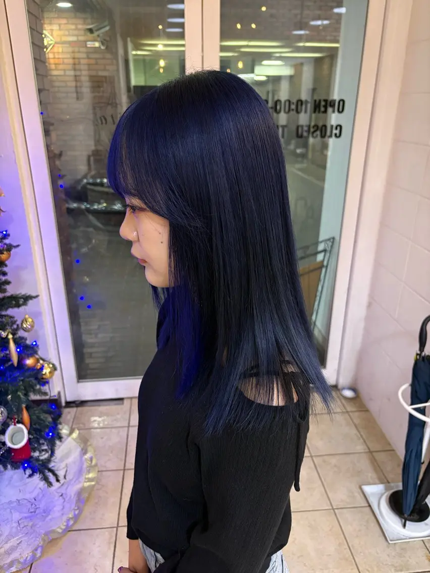 ミディアム カラー ブルーカラー ネイビーカラー ヘアカラー トリートメント スズキ ユウナのヘアスタイル