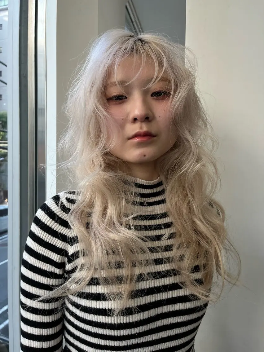 セミロング カラー ムード造るハイトーン ケアブリーチ/ユウキのヘアスタイル