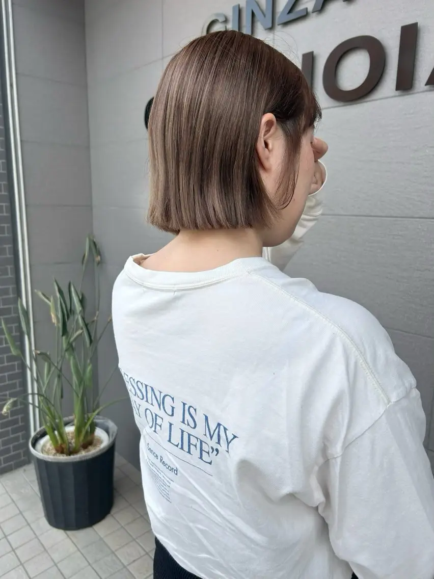 ショート カラー ベージュカラー ブリーチ ブラウンカラー ブラウンベージュ カット ヘアカラー ご予約はインスタ のみ🌿@n7g10のヘアスタイル
