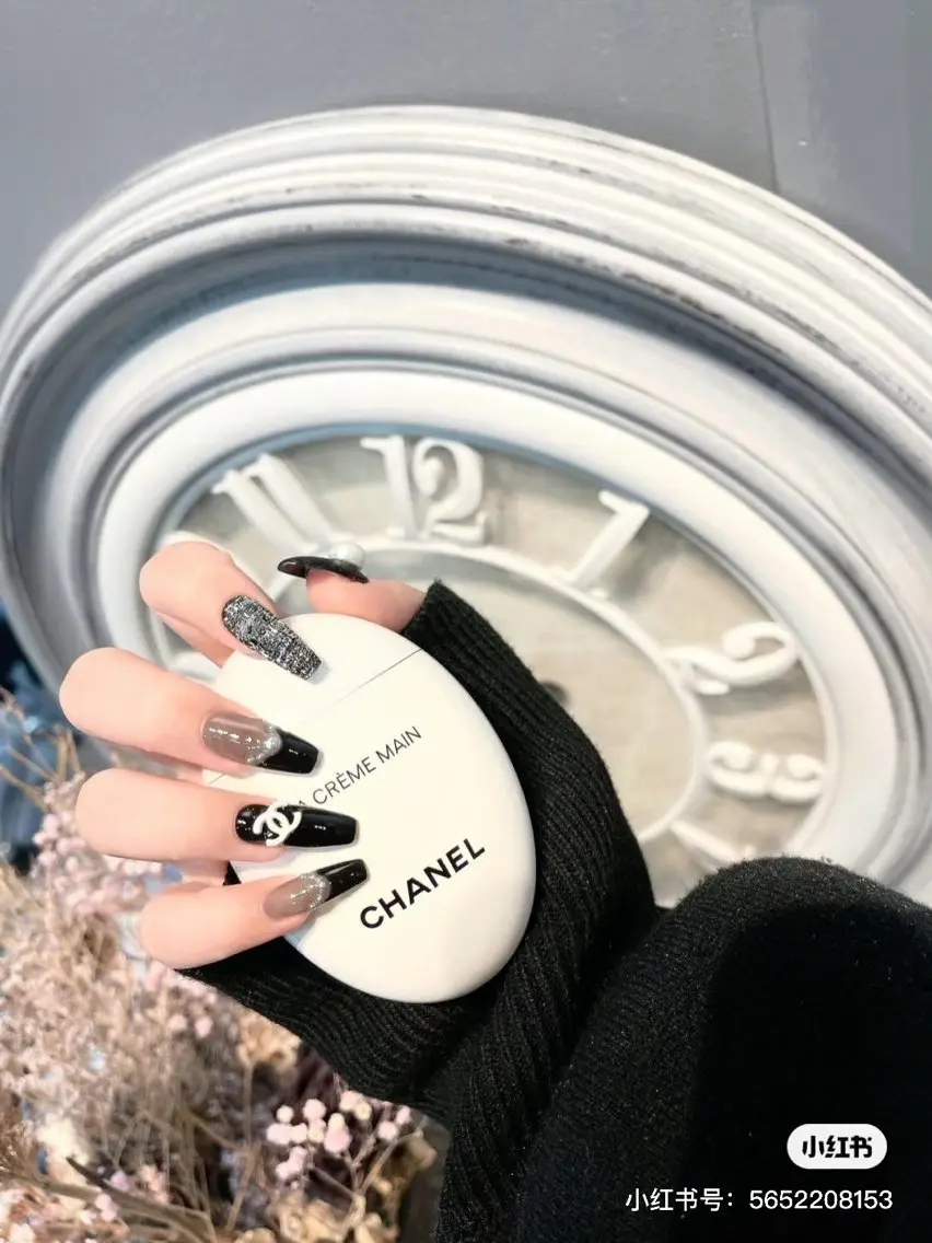 ネイル 💫🌸💕リサ nail ⭐️✨のネイルデザイン