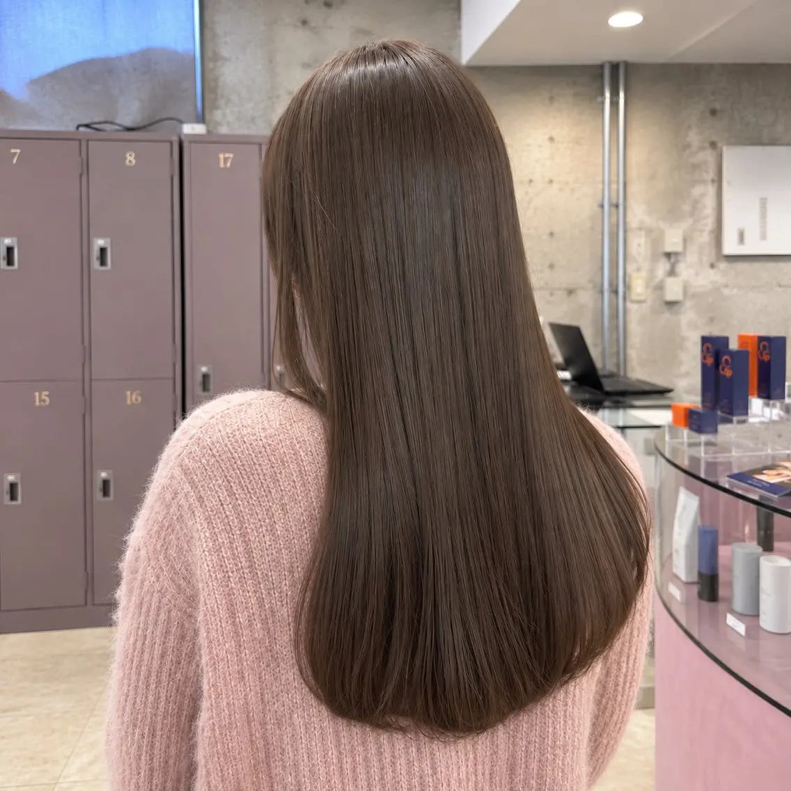 ロング カラー アッシュ アッシュブラウン ブラウンカラー 透明感カラー カット ヘアカラー トリートメント 岡本康平/ダブル カラー/レイヤーのヘアスタイル