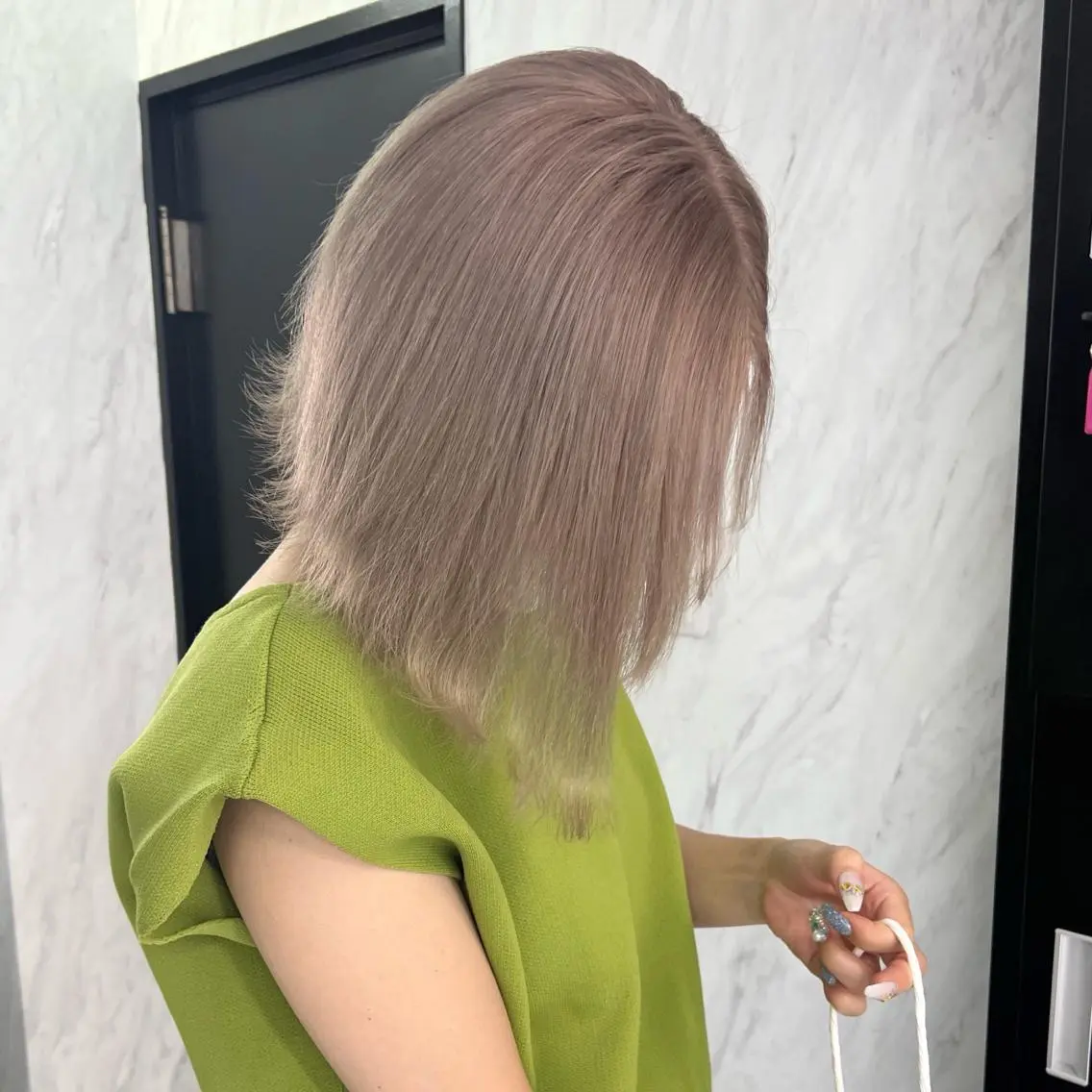 ミディアム カラー シールエクステ ハイトーンカラー エクステ ヘアカラー トリートメント シールエクステ特化 ハイトーン、NANAのヘアスタイル