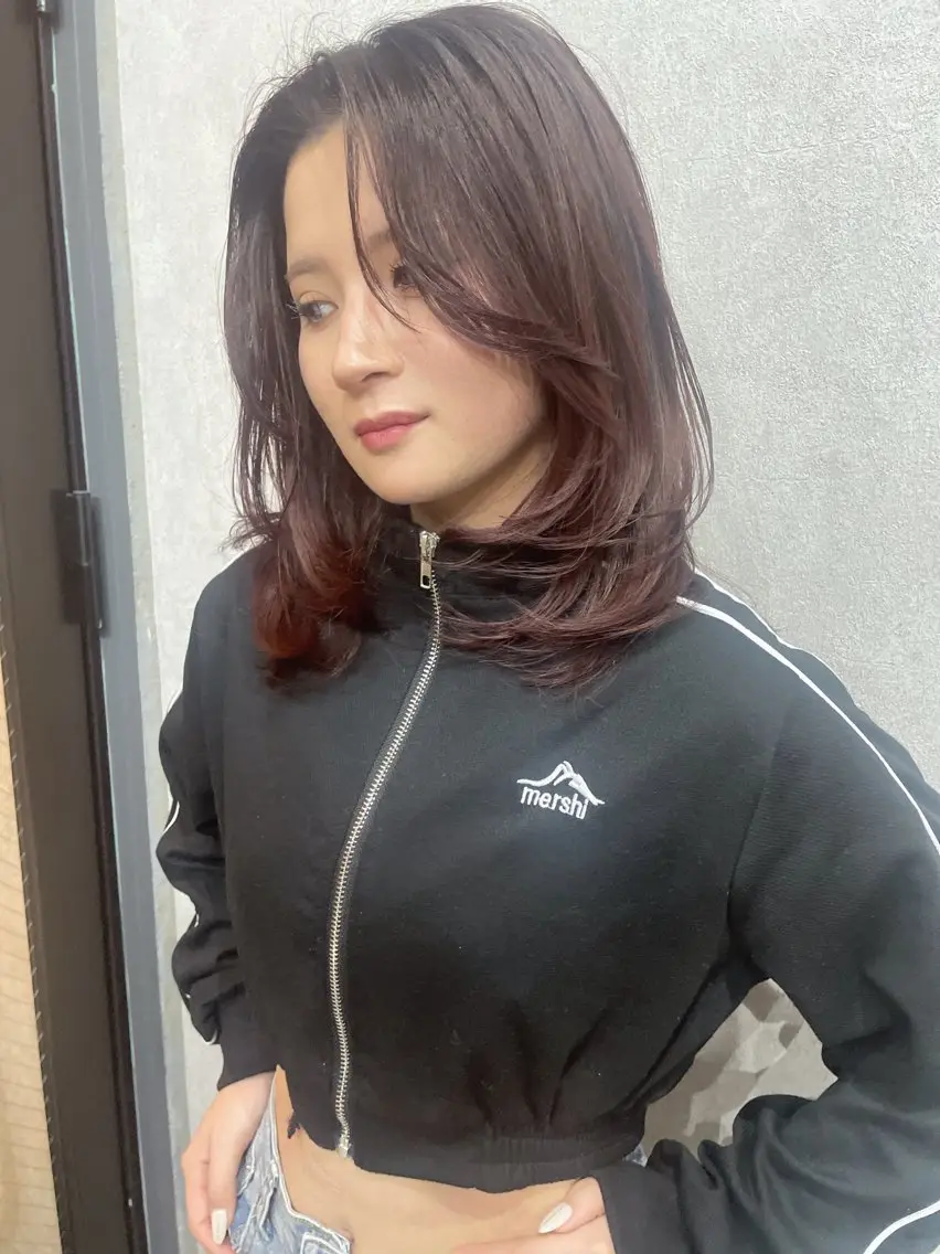 ミディアム カラー レイヤーカット AIRI layer cut hairのヘアスタイル