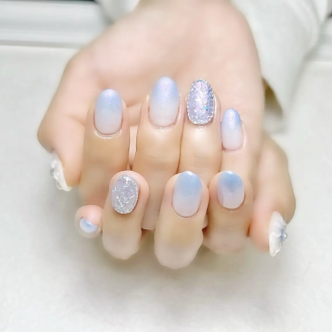 ネイル ブルー ガーリー グラデーション キラキラネイル 春ネイル rouse nail RISATOのネイルデザイン
