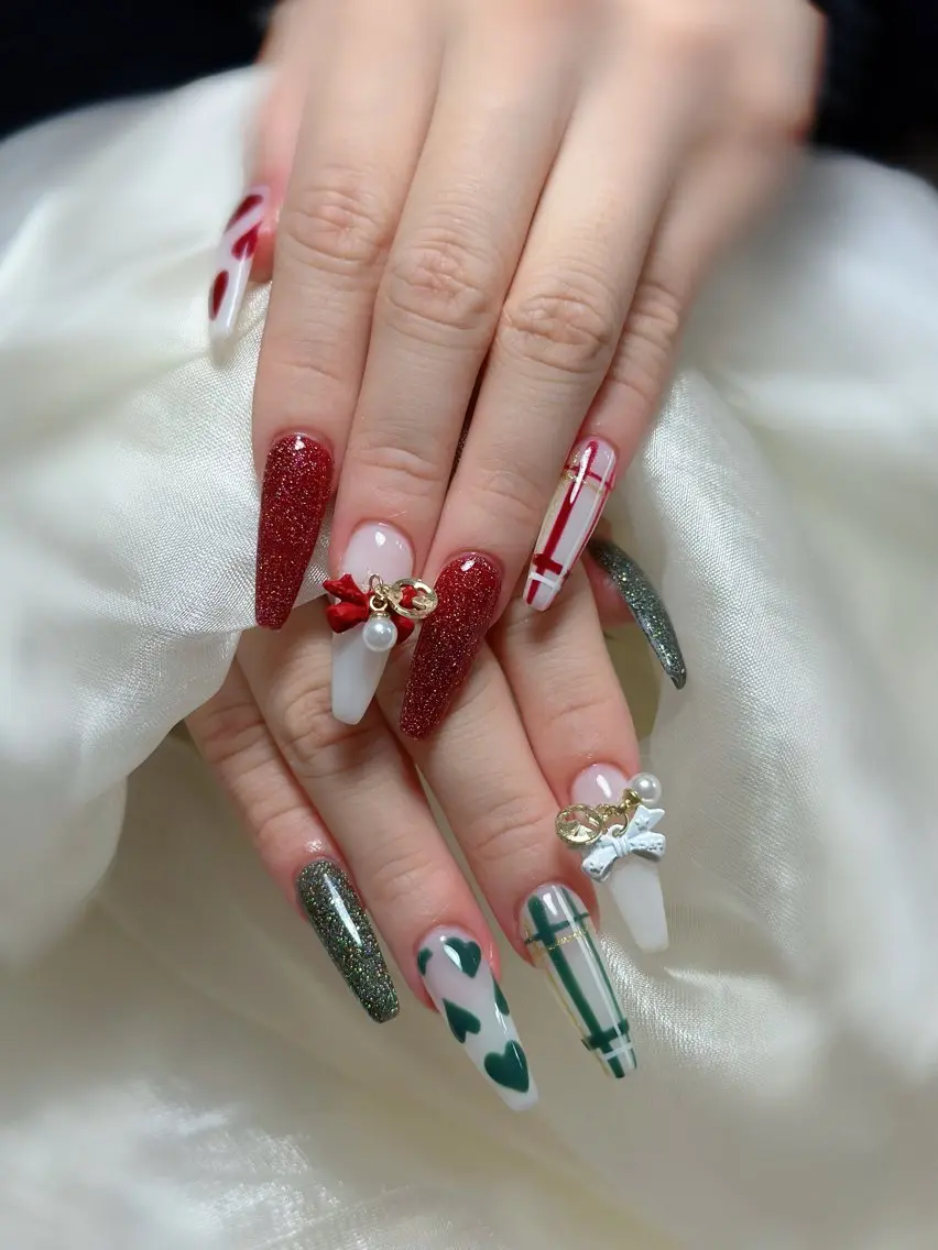 ネイル 冬ネイル クリスマス ハンドネイル Maggie nailクロのネイルデザイン